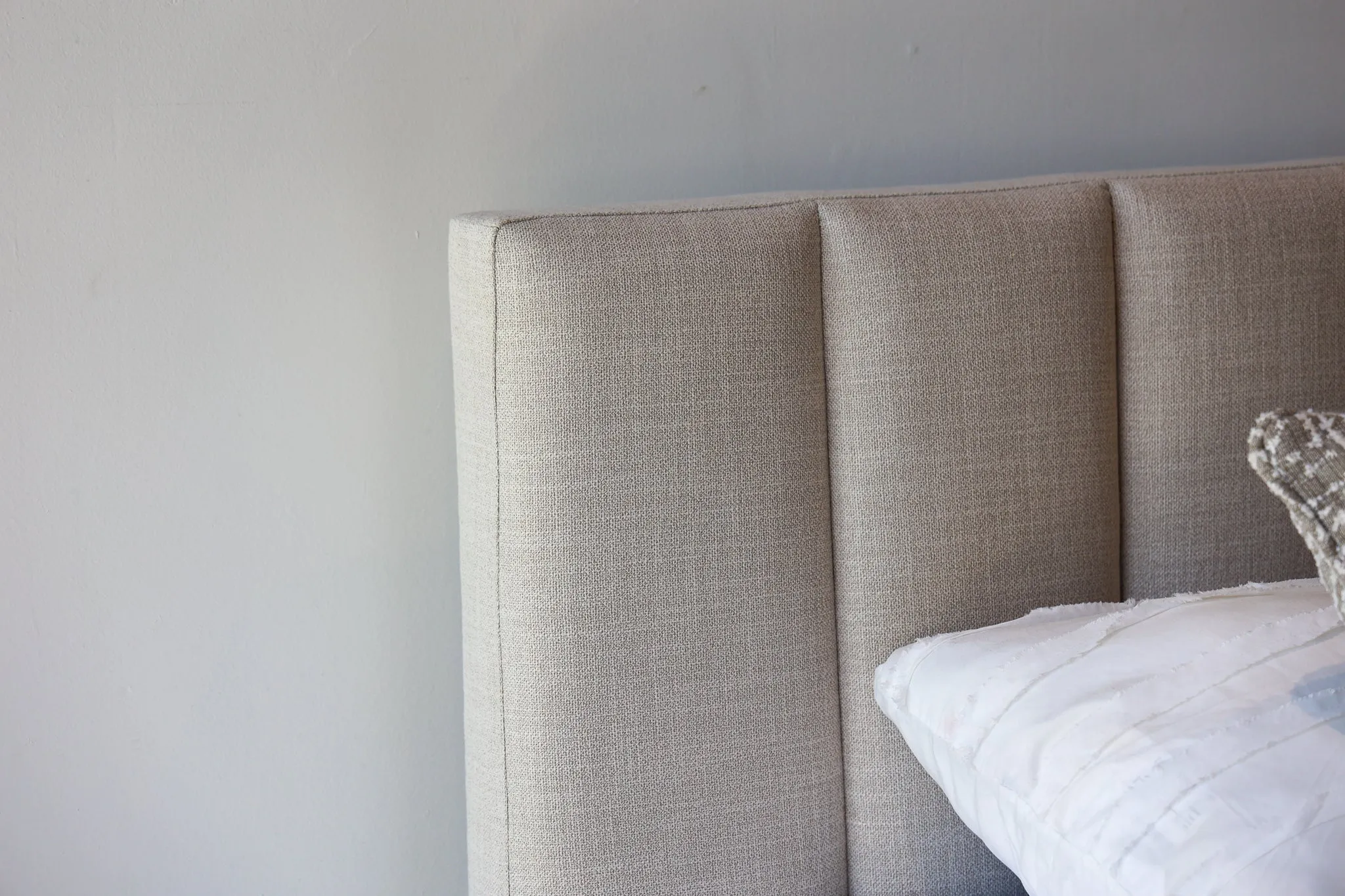 Shaedon Performance Fabric Bed