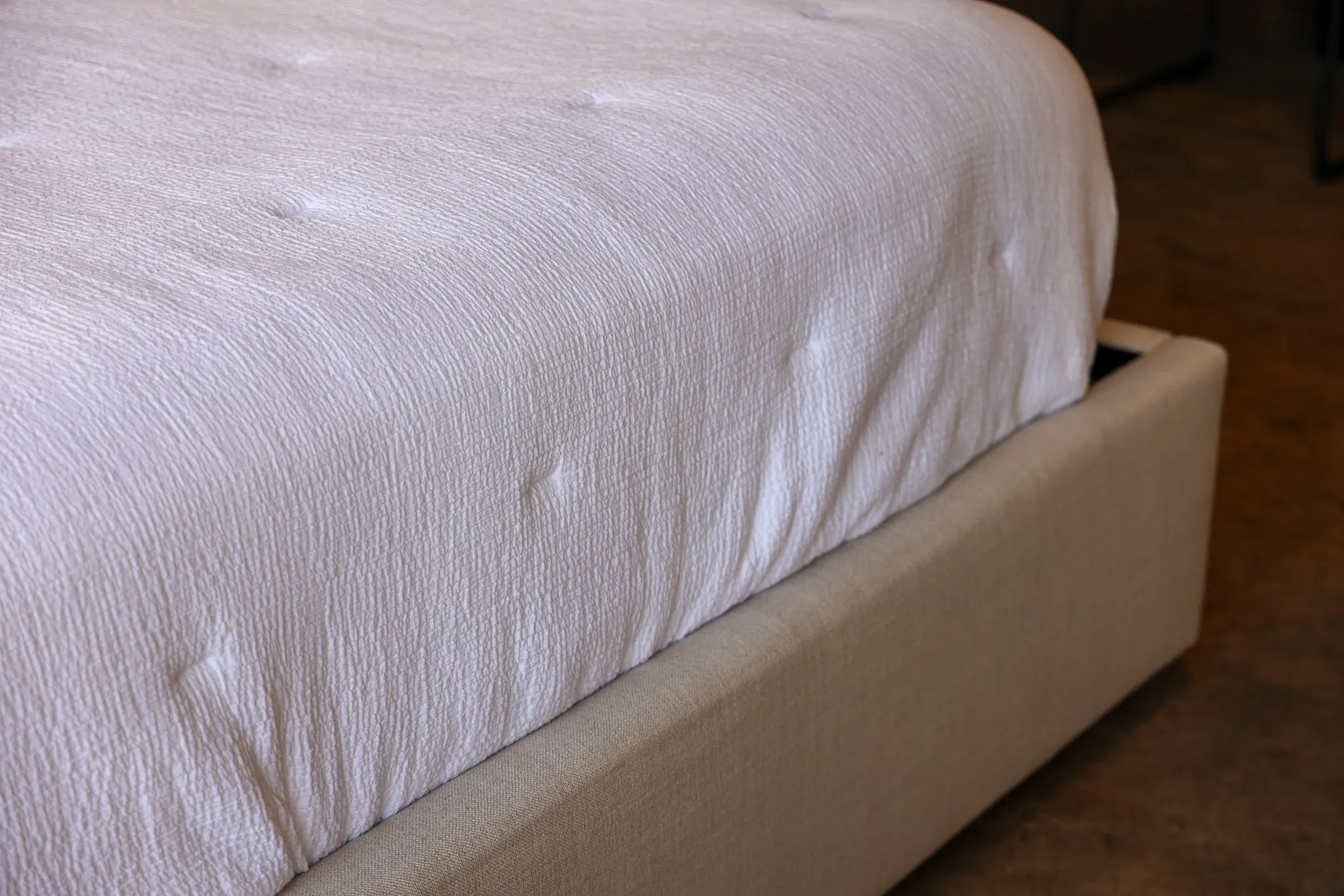 Shaedon Performance Fabric Bed