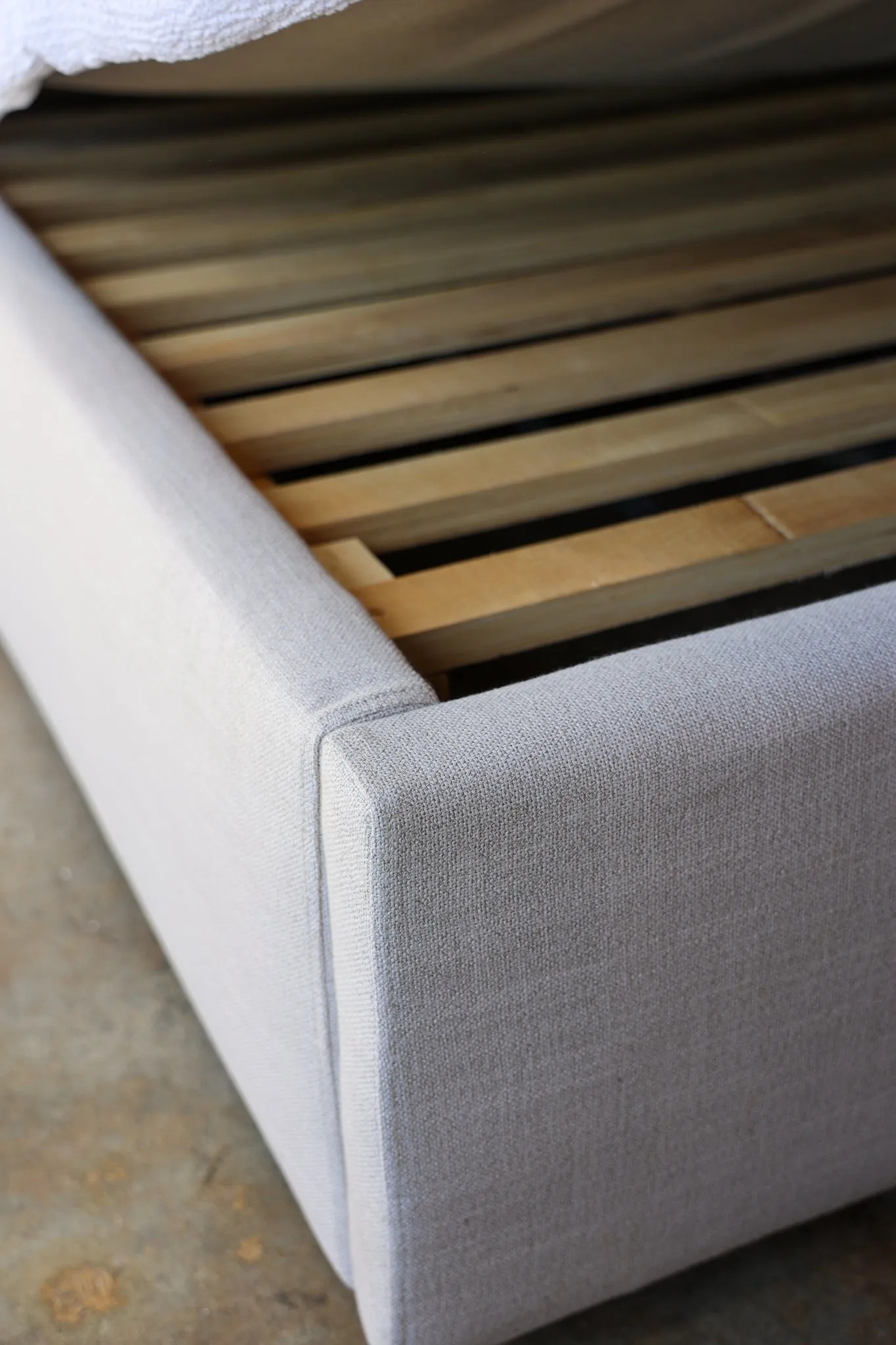 Shaedon Performance Fabric Bed
